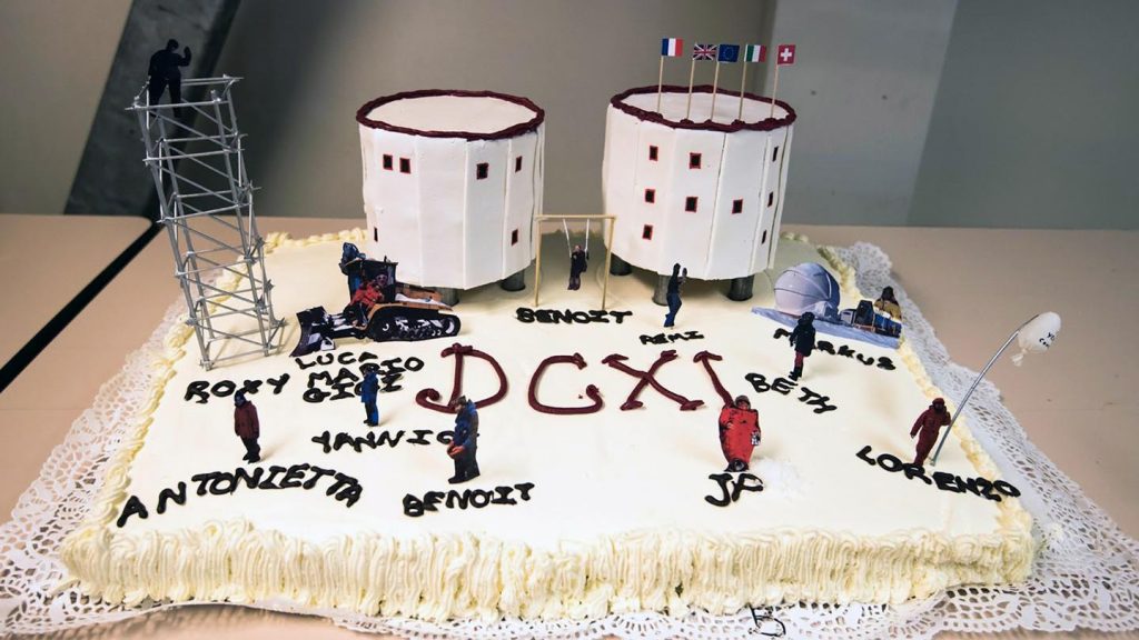 antarctic-base-cake